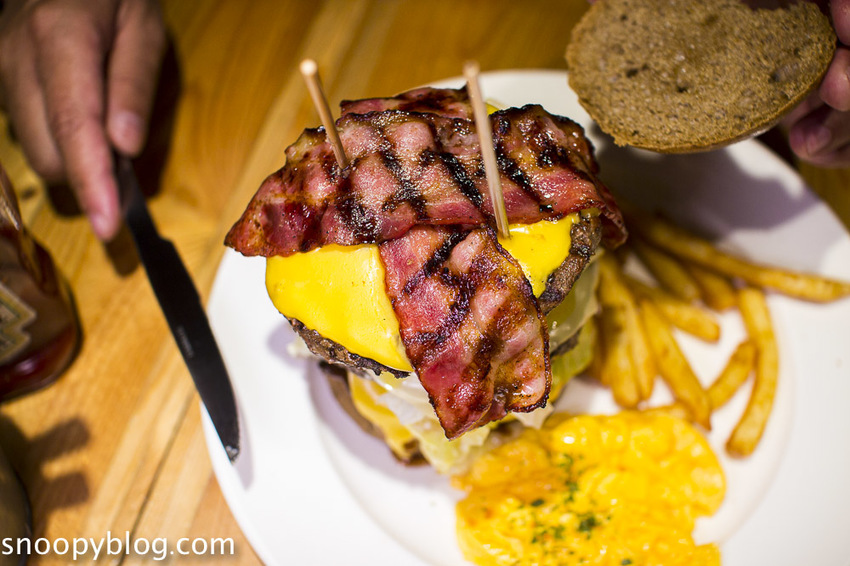 【台北美食】東區美式餐廳|東區早午餐|Stan & Cat 史丹貓美式餐廳~天阿好大的漢堡,客製化創意漢堡、全天候供應早午餐
