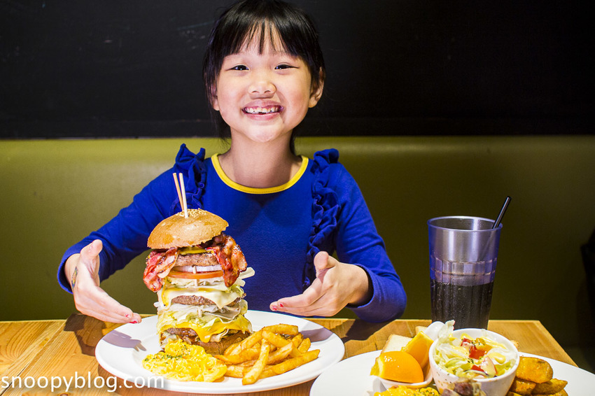 【台北美食】東區美式餐廳|東區早午餐|Stan & Cat 史丹貓美式餐廳~天阿好大的漢堡,客製化創意漢堡、全天候供應早午餐