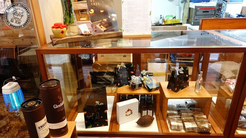 台北市士林區【 陽明山私廚 】探訪陽明山秘境美味私廚,除了美味餐點另外還可以在全台灣檜木湯屋內泡湯放鬆身心.絹絲谷