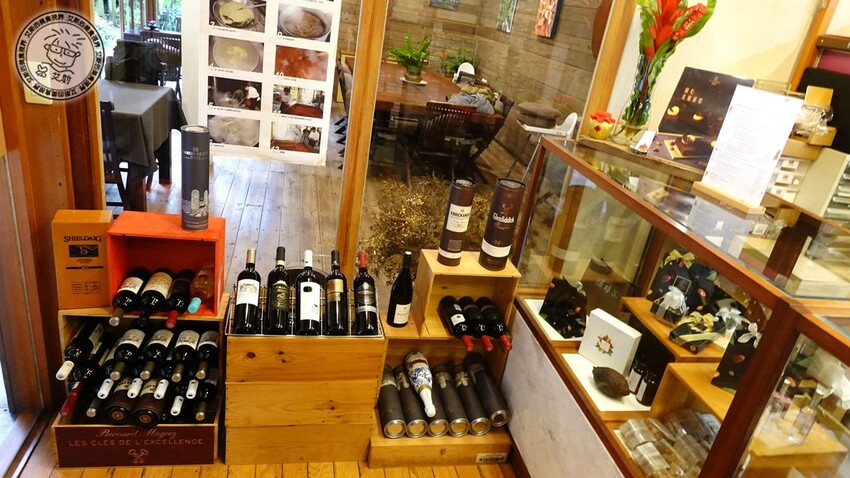 台北市士林區【 陽明山私廚 】探訪陽明山秘境美味私廚,除了美味餐點另外還可以在全台灣檜木湯屋內泡湯放鬆身心.絹絲谷