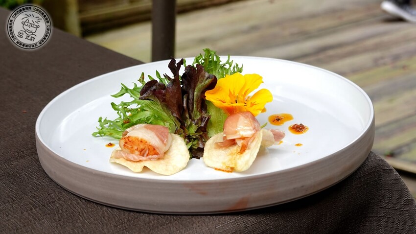 台北市士林區【 陽明山私廚 】探訪陽明山秘境美味私廚,除了美味餐點另外還可以在全台灣檜木湯屋內泡湯放鬆身心.絹絲谷