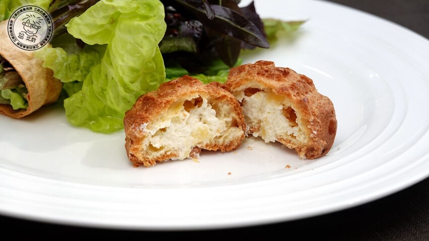 台北市士林區【 陽明山私廚 】探訪陽明山秘境美味私廚,除了美味餐點另外還可以在全台灣檜木湯屋內泡湯放鬆身心.絹絲谷