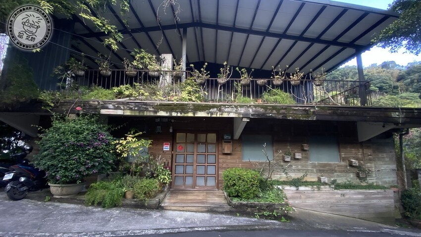 台北市士林區【 陽明山私廚 】探訪陽明山秘境美味私廚,除了美味餐點另外還可以在全台灣檜木湯屋內泡湯放鬆身心.絹絲谷