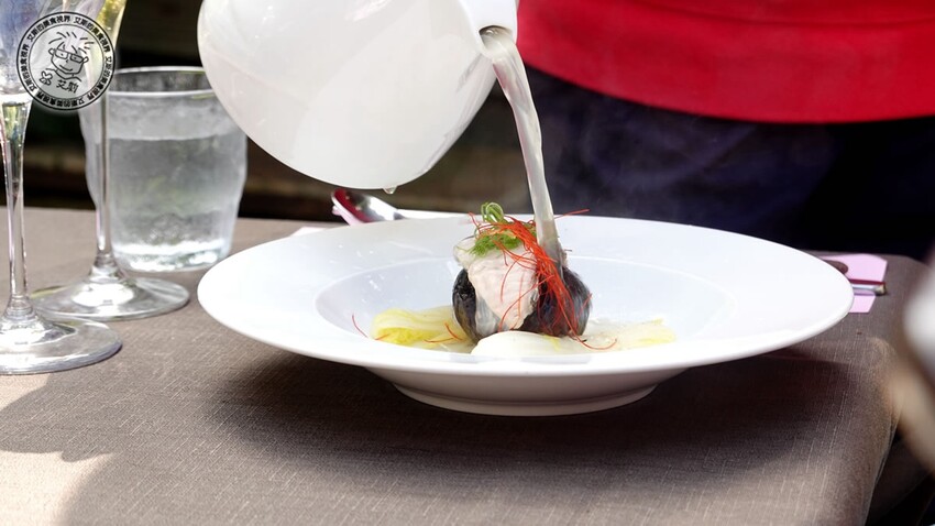 台北市士林區【 陽明山私廚 】探訪陽明山秘境美味私廚,除了美味餐點另外還可以在全台灣檜木湯屋內泡湯放鬆身心.絹絲谷