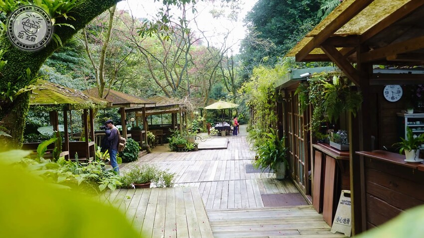 台北市士林區【 陽明山私廚 】探訪陽明山秘境美味私廚,除了美味餐點另外還可以在全台灣檜木湯屋內泡湯放鬆身心.絹絲谷