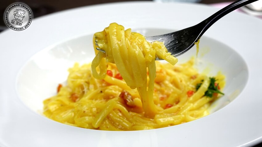 台北市士林區【 陽明山私廚 】探訪陽明山秘境美味私廚,除了美味餐點另外還可以在全台灣檜木湯屋內泡湯放鬆身心.絹絲谷