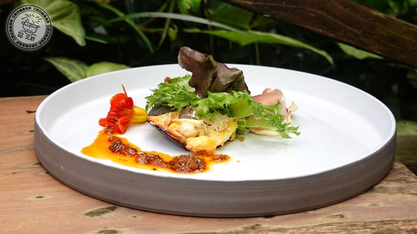 台北市士林區【 陽明山私廚 】探訪陽明山秘境美味私廚,除了美味餐點另外還可以在全台灣檜木湯屋內泡湯放鬆身心.絹絲谷