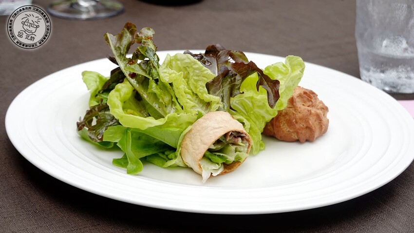 台北市士林區【 陽明山私廚 】探訪陽明山秘境美味私廚,除了美味餐點另外還可以在全台灣檜木湯屋內泡湯放鬆身心.絹絲谷