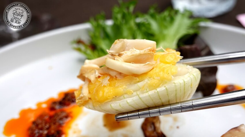 台北市士林區【 陽明山私廚 】探訪陽明山秘境美味私廚,除了美味餐點另外還可以在全台灣檜木湯屋內泡湯放鬆身心.絹絲谷