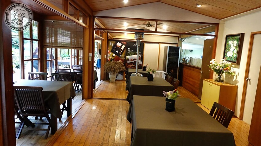 台北市士林區【 陽明山私廚 】探訪陽明山秘境美味私廚,除了美味餐點另外還可以在全台灣檜木湯屋內泡湯放鬆身心.絹絲谷