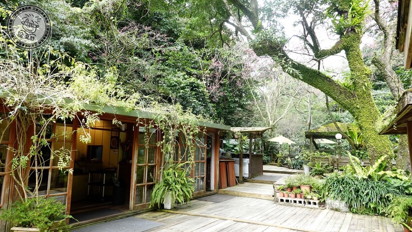 台北市士林區【 陽明山私廚 】探訪陽明山秘境美味私廚,除了美味餐點另外還可以在全台灣檜木湯屋內泡湯放鬆身心.絹絲谷