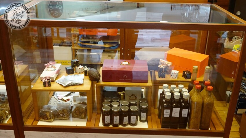 台北市士林區【 陽明山私廚 】探訪陽明山秘境美味私廚,除了美味餐點另外還可以在全台灣檜木湯屋內泡湯放鬆身心.絹絲谷