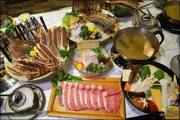無双精緻鍋物海鮮冷藏肉專賣店:台中高CP值冷藏肉海鮮專賣。無双精緻鍋物。活體松葉蟹/冷藏肉/現撈海鮮/刺身 吃鍋好享受!