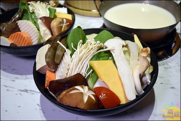 無双精緻鍋物海鮮冷藏肉專賣店:台中高CP值冷藏肉海鮮專賣。無双精緻鍋物。活體松葉蟹/冷藏肉/現撈海鮮/刺身 吃鍋好享受!