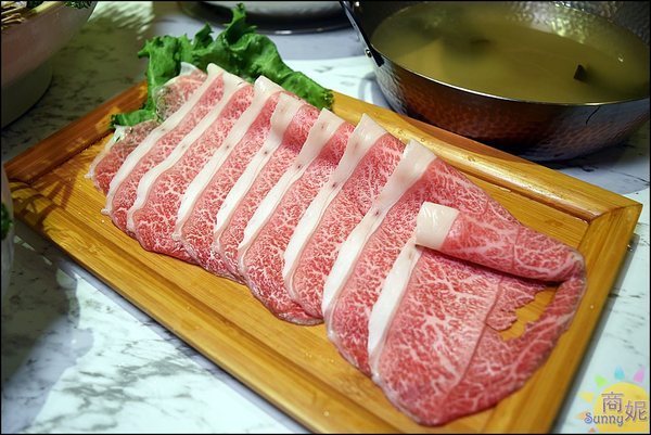 無双精緻鍋物海鮮冷藏肉專賣店:台中高CP值冷藏肉海鮮專賣。無双精緻鍋物。活體松葉蟹/冷藏肉/現撈海鮮/刺身 吃鍋好享受!