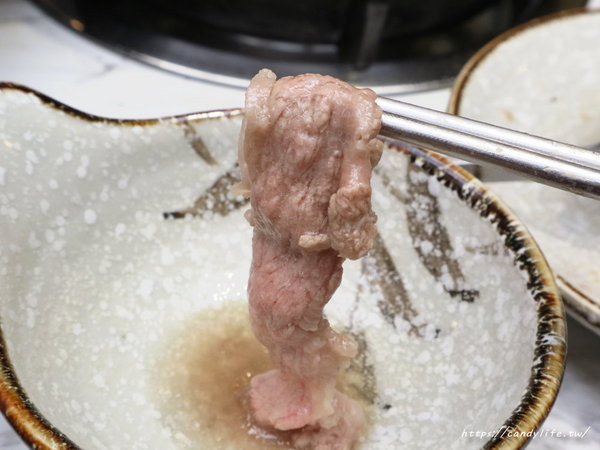 無双精緻鍋物海鮮冷藏肉專賣店:台中美食│無双精緻鍋物 冷藏肉海鮮專門店〃新鮮現撈活體海鮮就是讚!母親節優惠活動,平日享6折優惠~