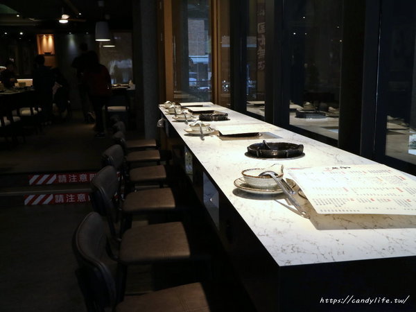 無双精緻鍋物海鮮冷藏肉專賣店:台中美食│無双精緻鍋物 冷藏肉海鮮專門店〃新鮮現撈活體海鮮就是讚!母親節優惠活動,平日享6折優惠~