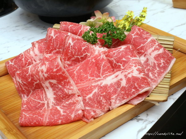 無双精緻鍋物海鮮冷藏肉專賣店:台中美食│無双精緻鍋物 冷藏肉海鮮專門店〃新鮮現撈活體海鮮就是讚!母親節優惠活動,平日享6折優惠~