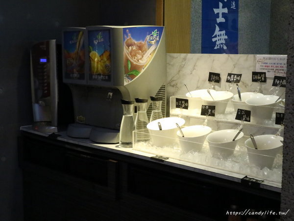 無双精緻鍋物海鮮冷藏肉專賣店:台中美食│無双精緻鍋物 冷藏肉海鮮專門店〃新鮮現撈活體海鮮就是讚!母親節優惠活動,平日享6折優惠~