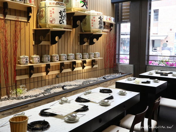 無双精緻鍋物海鮮冷藏肉專賣店:台中美食│無双精緻鍋物 冷藏肉海鮮專門店〃新鮮現撈活體海鮮就是讚!母親節優惠活動,平日享6折優惠~