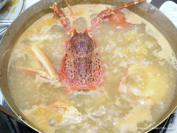 無双精緻鍋物海鮮冷藏肉專賣店:台中美食│無双精緻鍋物 冷藏肉海鮮專門店〃新鮮現撈活體海鮮就是讚!母親節優惠活動,平日享6折優惠~