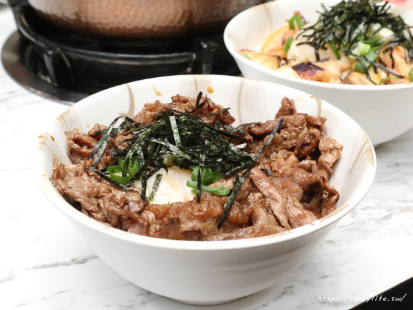 無双精緻鍋物海鮮冷藏肉專賣店:台中美食│無双精緻鍋物 冷藏肉海鮮專門店〃新鮮現撈活體海鮮就是讚!母親節優惠活動,平日享6折優惠~