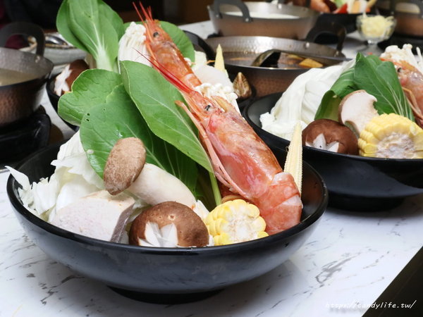 無双精緻鍋物海鮮冷藏肉專賣店:台中美食│無双精緻鍋物 冷藏肉海鮮專門店〃新鮮現撈活體海鮮就是讚!母親節優惠活動,平日享6折優惠~