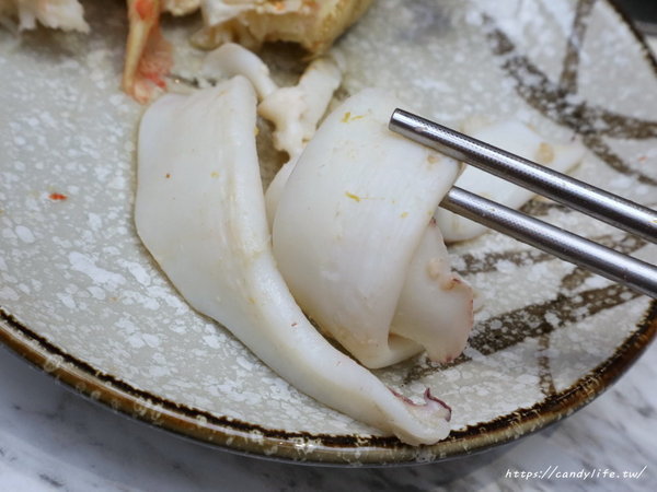 無双精緻鍋物海鮮冷藏肉專賣店:台中美食│無双精緻鍋物 冷藏肉海鮮專門店〃新鮮現撈活體海鮮就是讚!母親節優惠活動,平日享6折優惠~