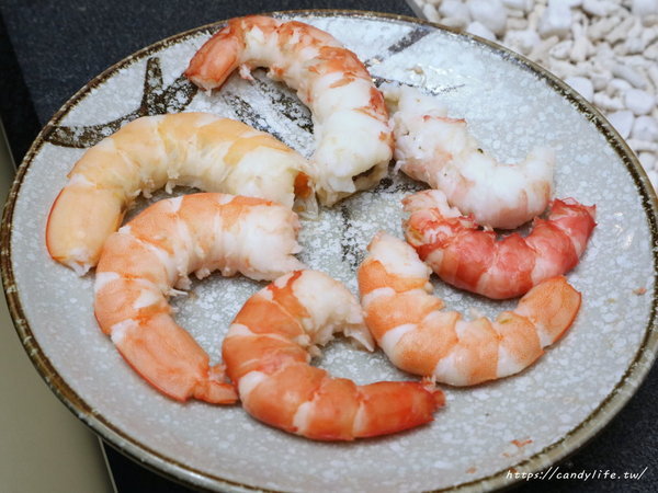 無双精緻鍋物海鮮冷藏肉專賣店:台中美食│無双精緻鍋物 冷藏肉海鮮專門店〃新鮮現撈活體海鮮就是讚!母親節優惠活動,平日享6折優惠~