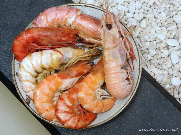 無双精緻鍋物海鮮冷藏肉專賣店:台中美食│無双精緻鍋物 冷藏肉海鮮專門店〃新鮮現撈活體海鮮就是讚!母親節優惠活動,平日享6折優惠~