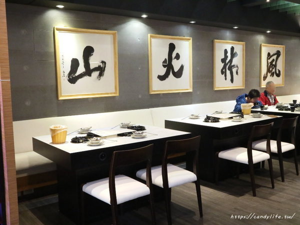 無双精緻鍋物海鮮冷藏肉專賣店:台中美食│無双精緻鍋物 冷藏肉海鮮專門店〃新鮮現撈活體海鮮就是讚!母親節優惠活動,平日享6折優惠~