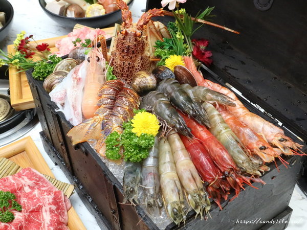 無双精緻鍋物海鮮冷藏肉專賣店:台中美食│無双精緻鍋物 冷藏肉海鮮專門店〃新鮮現撈活體海鮮就是讚!母親節優惠活動,平日享6折優惠~