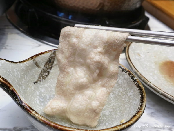 無双精緻鍋物海鮮冷藏肉專賣店:台中美食│無双精緻鍋物 冷藏肉海鮮專門店〃新鮮現撈活體海鮮就是讚!母親節優惠活動,平日享6折優惠~