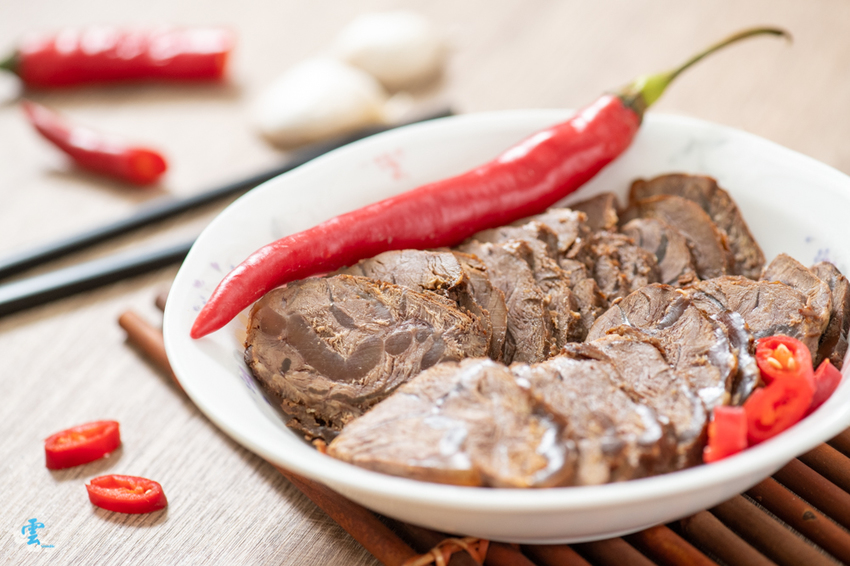 當日滷好的雞腳凍都在當日賣完，不事先預約，你只能眼巴巴看著別人吃喔