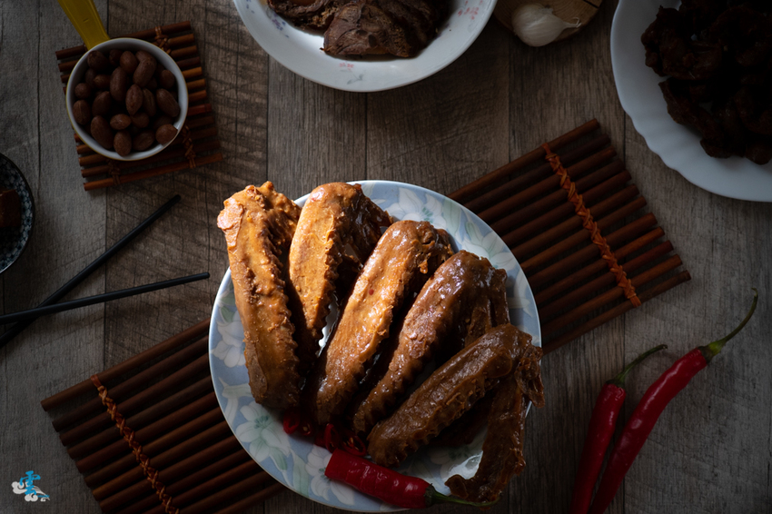 當日滷好的雞腳凍都在當日賣完，不事先預約，你只能眼巴巴看著別人吃喔