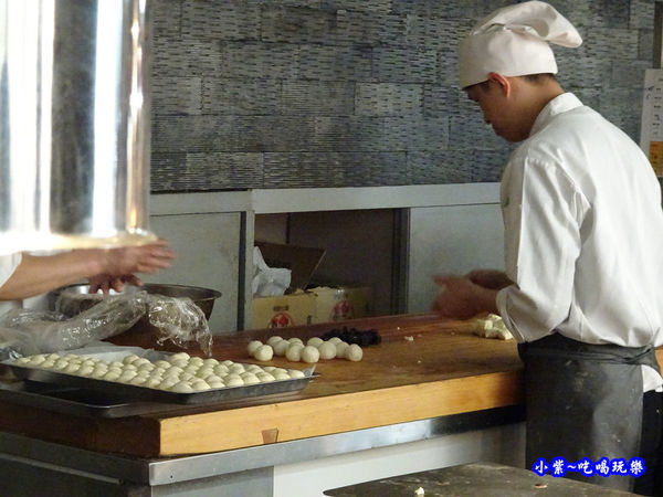 現做豆沙芝麻球-廚窗港點飲茶百匯-桃園 (1).jpg