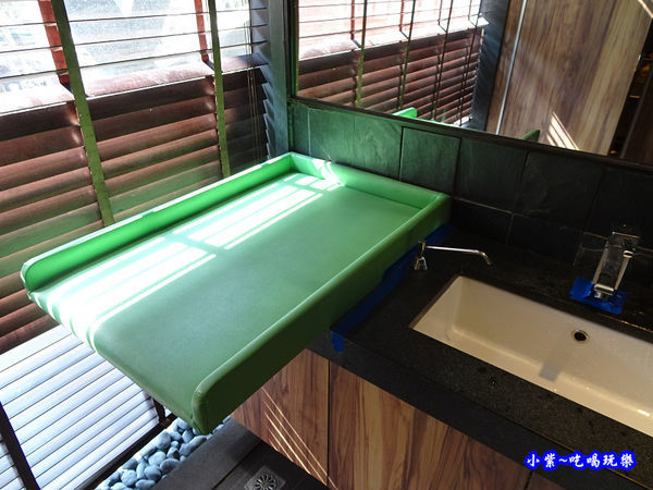 女廁-廚窗港點飲茶百匯-桃園.jpg