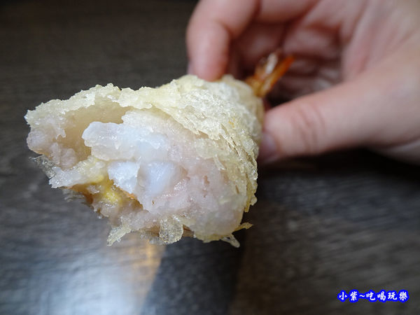 金絲蜂巢鳳尾蝦-廚窗港點飲茶百匯-桃園  (2).jpg