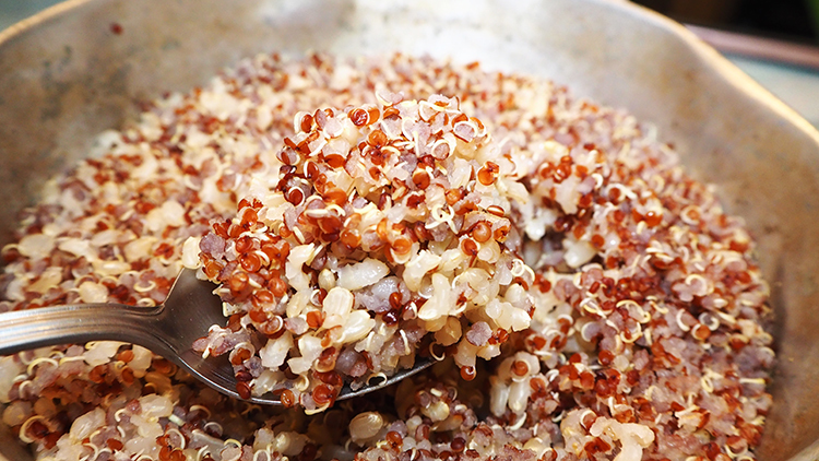 GOGO QUINOA有機紅藜麥 GOGO QUINOA,有機紅藜麥,有機米藜麥Q穀片,素食,我不是他媽媽,,玻利維亞,輕食,快速料理,簡易料理,料理教學,食譜,烹飪,信豐農場