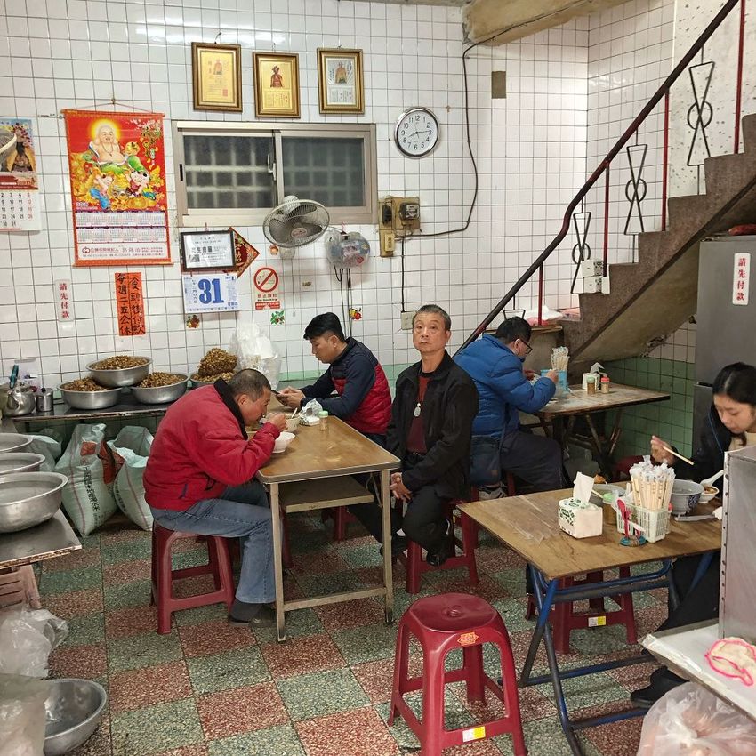 台南大灣早餐【烘爐肉燥飯】傳統西瓜綿虱目魚湯搭配古早味肉燥飯早餐吃這間就對了！ | 小白只饗ㄔ美食