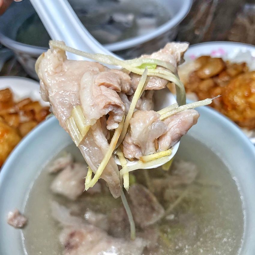 台南大灣早餐【烘爐肉燥飯】傳統西瓜綿虱目魚湯搭配古早味肉燥飯早餐吃這間就對了！ | 小白只饗ㄔ美食