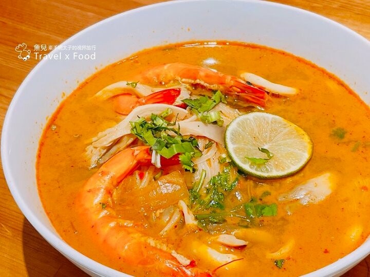 隱身在市場裡的平價泰式料理,每個角落都能拍出南洋風網美照,sà-wàt-dee~阿含Thai @魚兒 x 牽手明太子的「視」界旅行