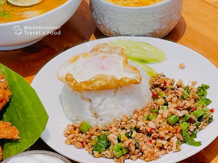隱身在市場裡的平價泰式料理,每個角落都能拍出南洋風網美照,sà-wàt-dee~阿含Thai @魚兒 x 牽手明太子的「視」界旅行
