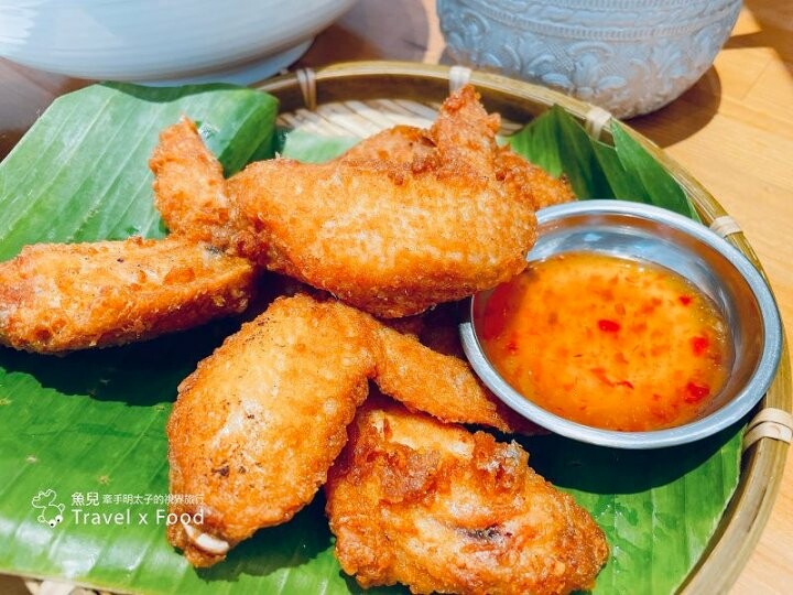 隱身在市場裡的平價泰式料理,每個角落都能拍出南洋風網美照,sà-wàt-dee~阿含Thai @魚兒 x 牽手明太子的「視」界旅行