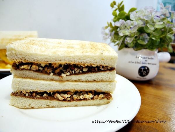 台北必吃早餐店【真芳-碳烤吐司紅茶牛奶】#蛋餅 #三明治 #早餐 #炭烤吐司 (7).JPG