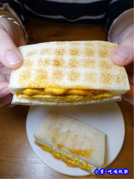 辣肉蛋吐司-真芳碳烤吐司-信義店  (2).jpg