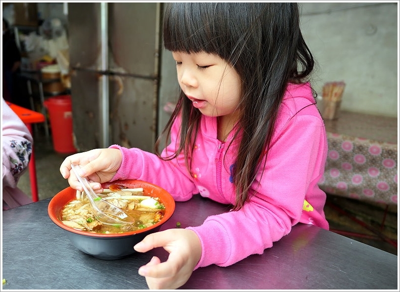 【屏東東港】黑食堂飯湯.滿料又大碗的早午餐!