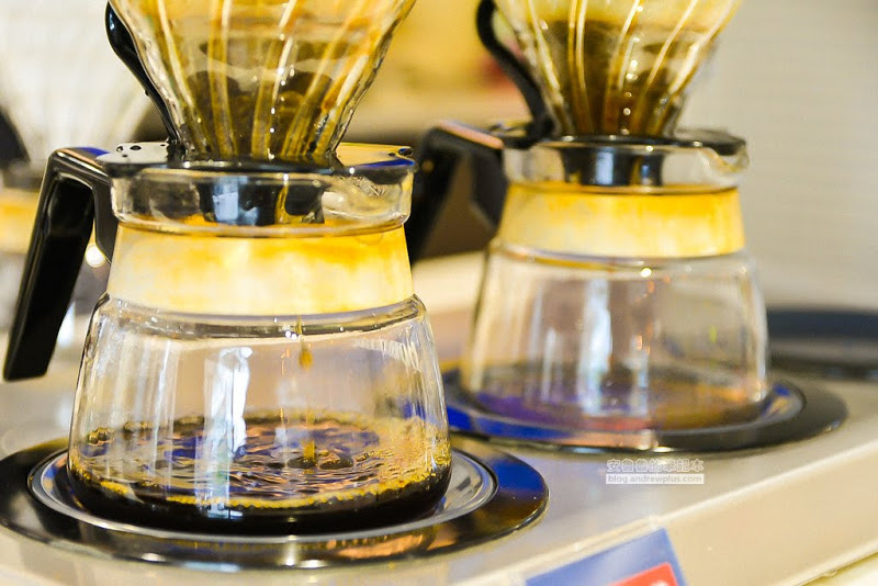 Let’s Café 品牌旗艦店-24H不打烊café,引進UCC咖啡大師重現大師手沖風味,還有冰涼綿密泡沫咖啡-全家便利商店台發店