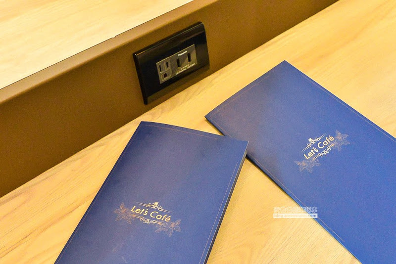 Let’s Café 品牌旗艦店-24H不打烊café,引進UCC咖啡大師重現大師手沖風味,還有冰涼綿密泡沫咖啡-全家便利商店台發店