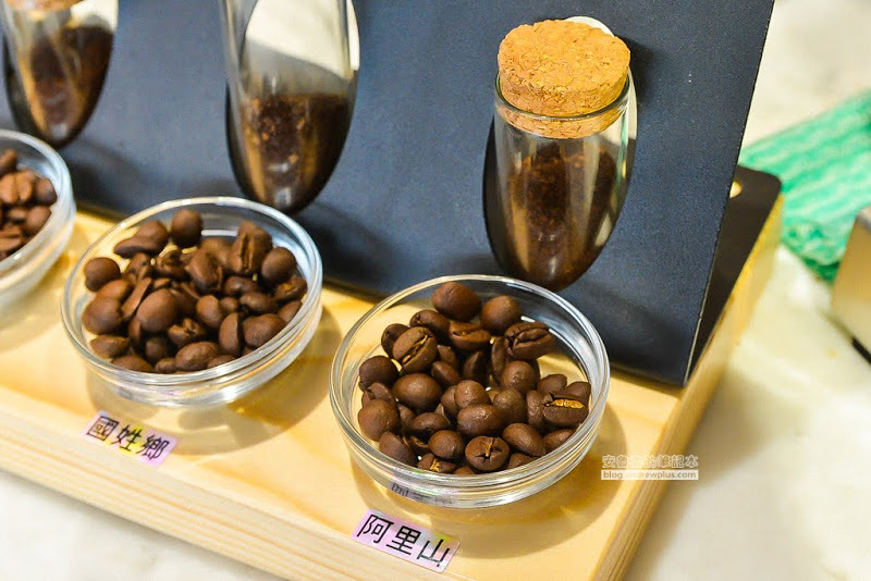 Let’s Café 品牌旗艦店-24H不打烊café,引進UCC咖啡大師重現大師手沖風味,還有冰涼綿密泡沫咖啡-全家便利商店台發店